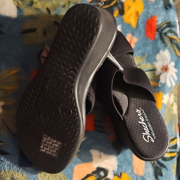 Skechers Black Sandals with Silver Accents - Picture 4 of 4